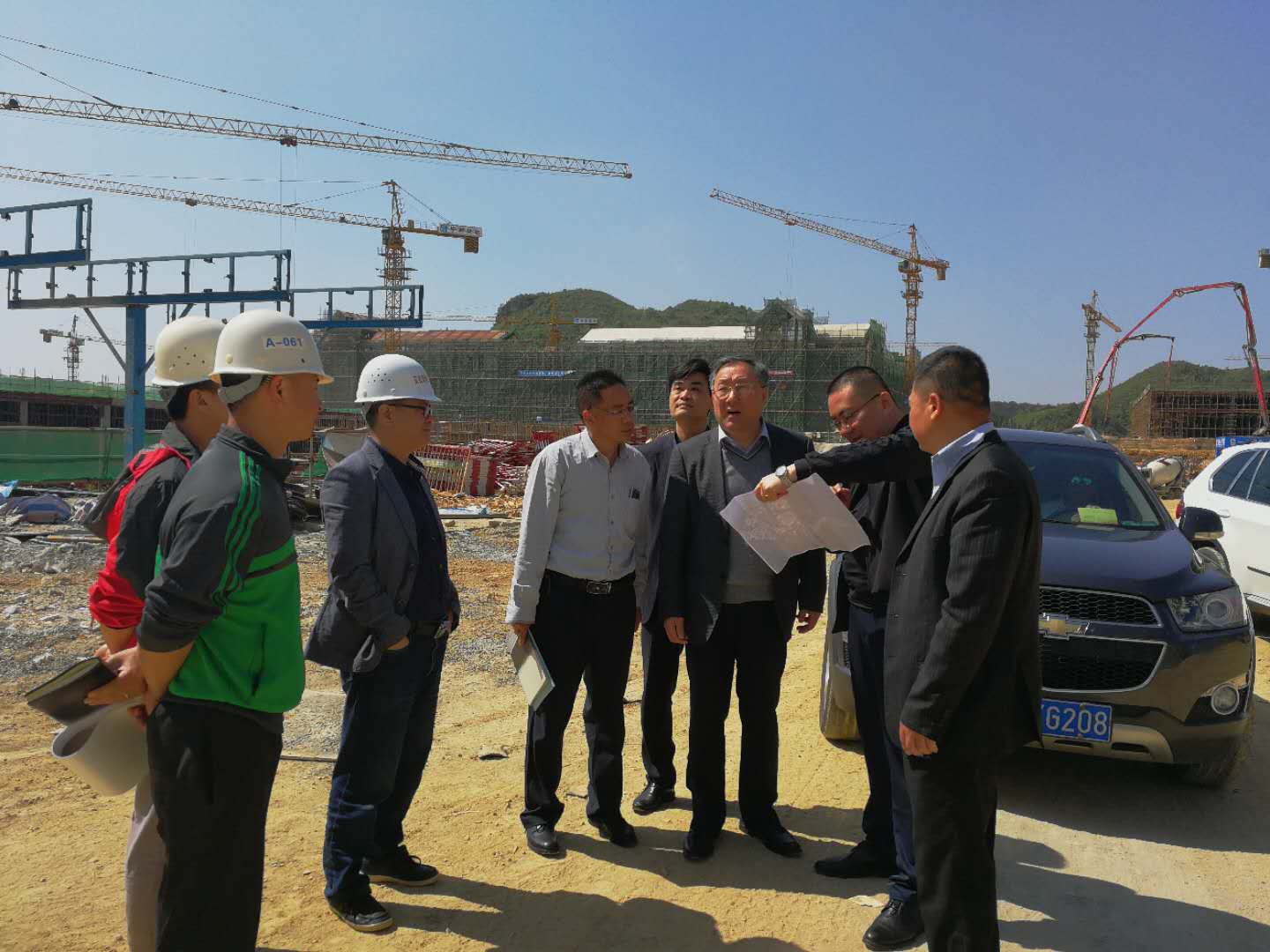 辦公大樓實(shí)地考察 ，領(lǐng)導(dǎo)現(xiàn)場(chǎng)講解